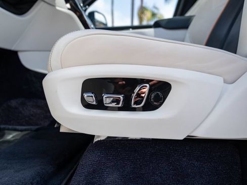 Certified 2019 Rolls-Royce Cullinan AWD/4WD image 27