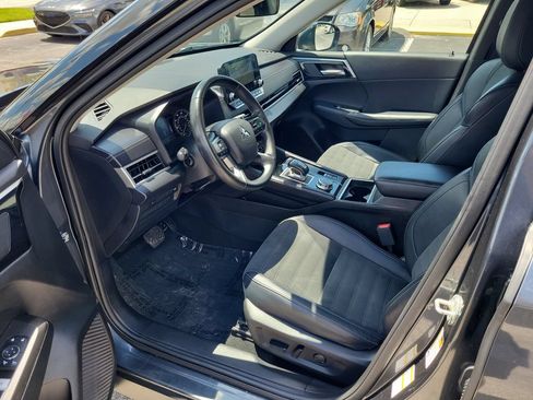 Used 2024 Mitsubishi Outlander SE AWD/4WD image 15