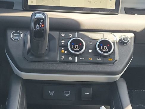 Certified 2024 Land Rover Defender 110 X-Dynamic SE AWD/4WD image 19