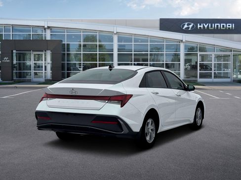 New 2026 Hyundai Elantra SE image 7