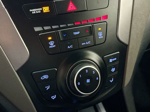 Used 2016 Hyundai Santa Fe SE image 16