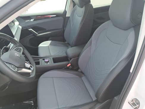 New 2026 Volkswagen Tiguan SE AWD/4WD image 15