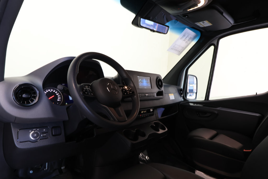 Used 2023 Mercedes-Benz Sprinter 2500 image 18