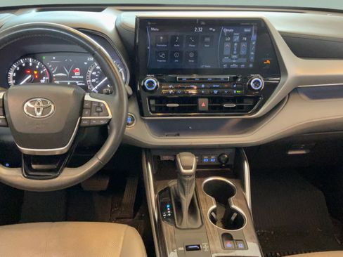 Used 2022 Toyota Highlander Platinum FWD image 25
