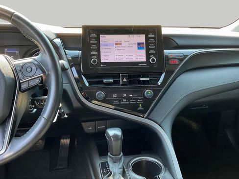 Used 2021 Toyota Camry SE FWD image 7
