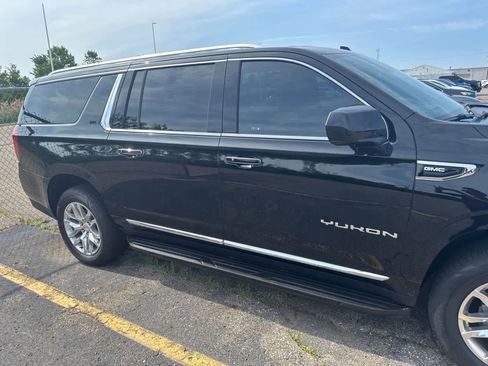 Used 2023 GMC Yukon XL SLT AWD/4WD image 8