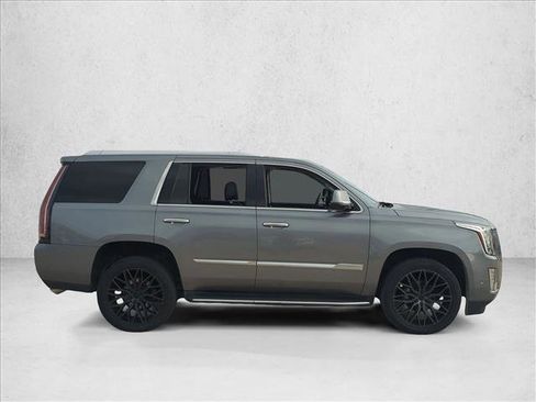 Used 2018 Cadillac Escalade Premium Luxury image 4