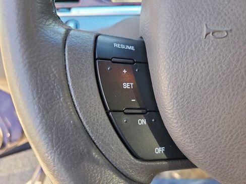 Used 2011 Lincoln Town Car Signature Limited RWD image 24