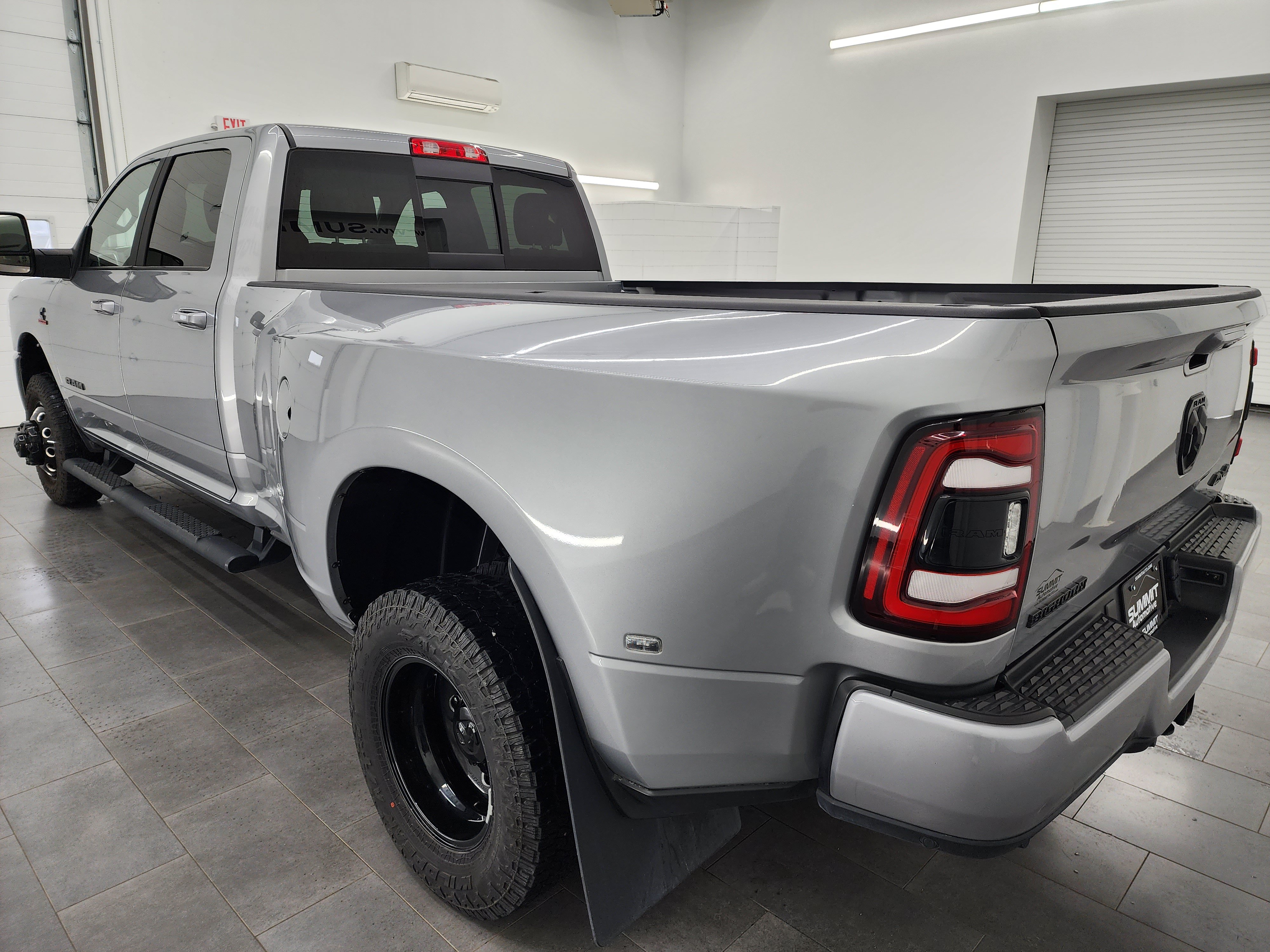 Used 2024 RAM 3500 Big Horn w/ Night Edition AWD/4WD image 6