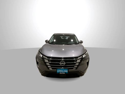 Used 2024 Nissan Rogue SV image 3