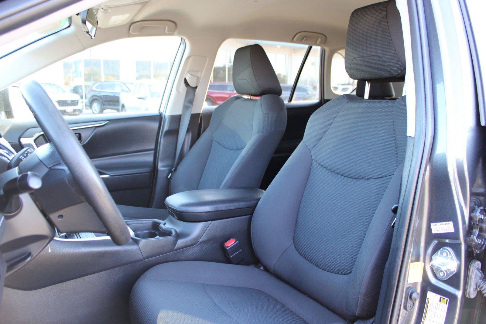 Used 2021 Toyota RAV4 LE AWD/4WD image 21