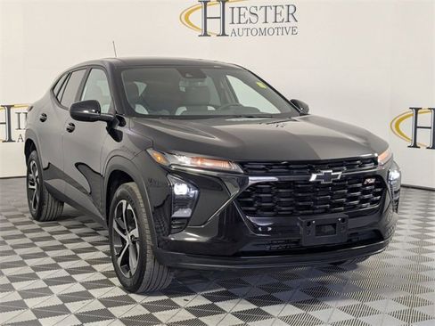 Certified 2024 Chevrolet Trax RS image 2