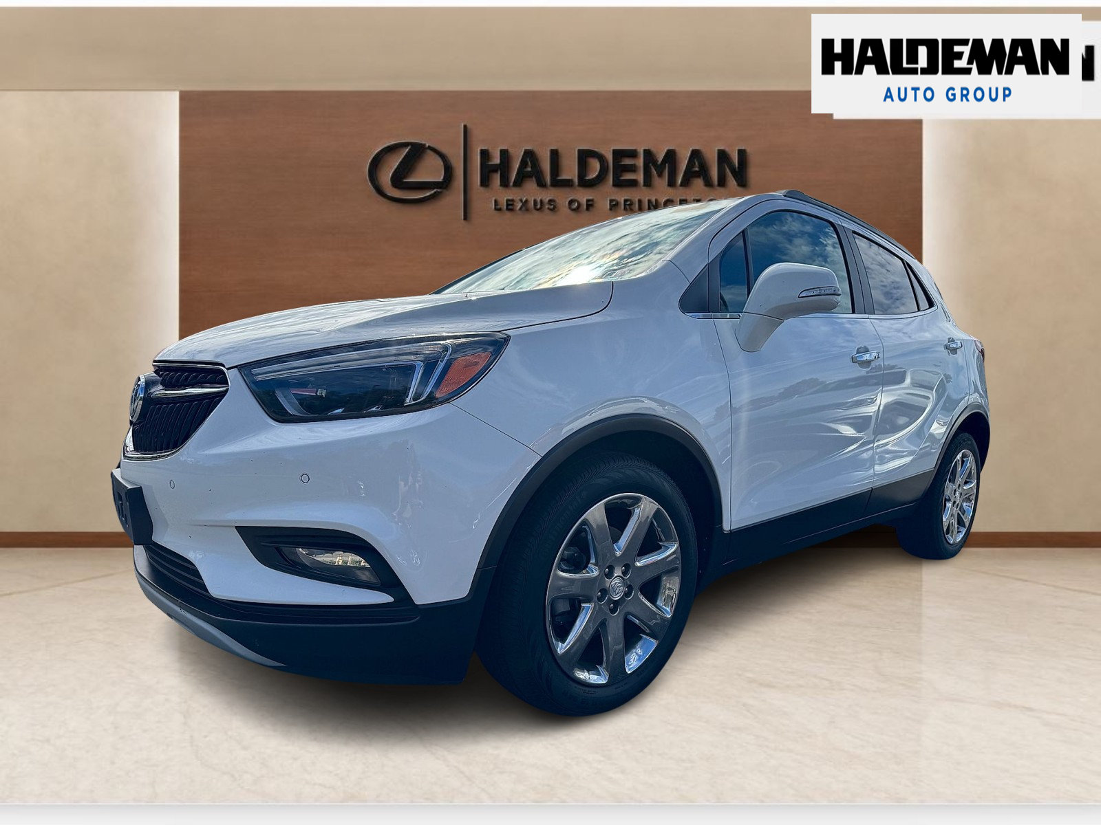 Used 2019 Buick Encore Essence w/ Experience Buick Package FWD image 2