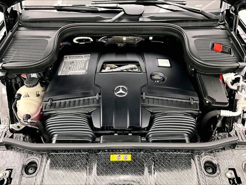 Used 2026 Mercedes-Benz GLS 580 4MATIC image 9
