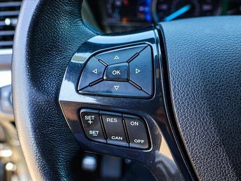 Used 2017 Ford Explorer XLT w/ Equipment Group 201A AWD/4WD image 13