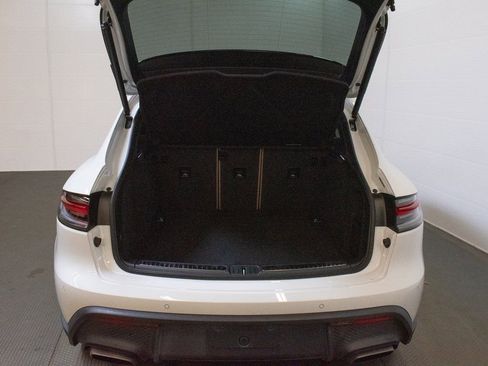 Used 2025 Porsche Macan image 13
