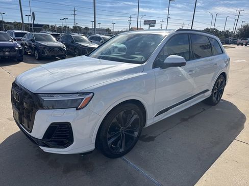 Used 2025 Audi Q7 3.0T Prestige w/ Prestige Package image 2
