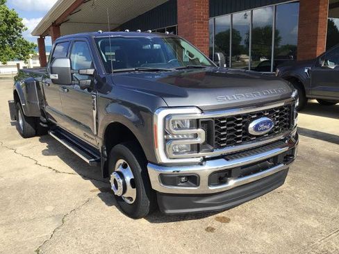 Certified 2023 Ford F350 Lariat AWD/4WD image 2