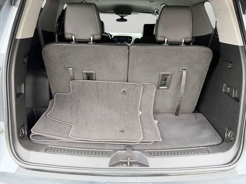 Used 2021 GMC Acadia SLT w/ LPO, Floor Liner Package FWD image 7