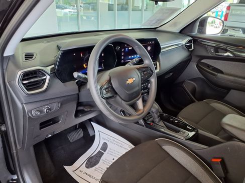 Used 2025 Chevrolet TrailBlazer LT FWD image 23