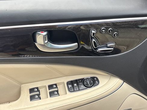 Used 2015 Hyundai Equus Signature RWD image 17