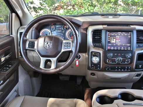 Used 2018 RAM 1500 Laramie image 12