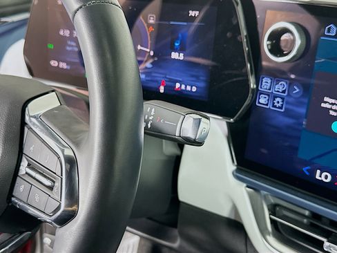 Used 2024 Chevrolet Equinox EV LT image 25