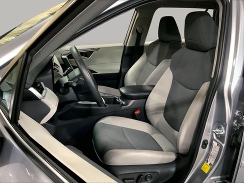 Used 2025 Toyota RAV4 XLE w/ Weather Package AWD/4WD image 8