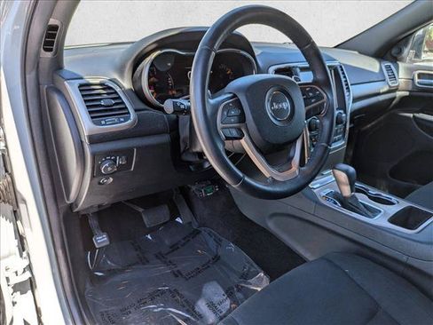 Used 2017 Jeep Grand Cherokee Laredo w/ Quick Order Package 23E AWD/4WD image 10