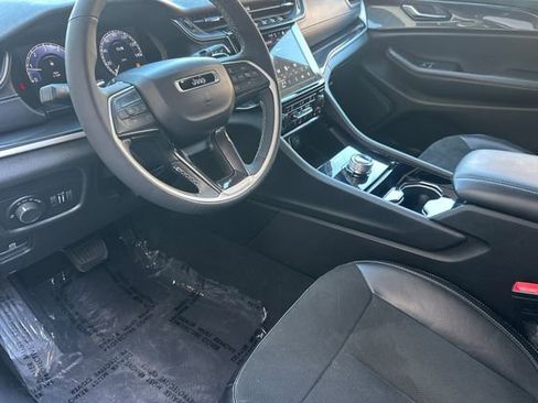 Certified 2023 Jeep Grand Cherokee Altitude image 10