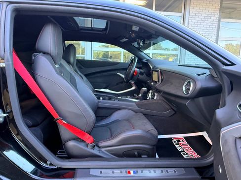 Used 2019 Chevrolet Camaro ZL1 RWD image 35
