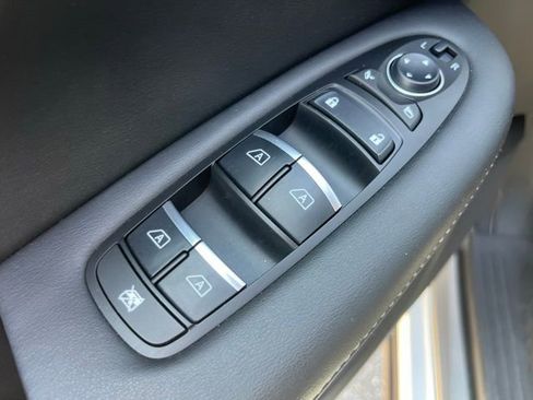 Certified 2025 INFINITI QX50 Luxe w/ Accent Package AWD/4WD image 12