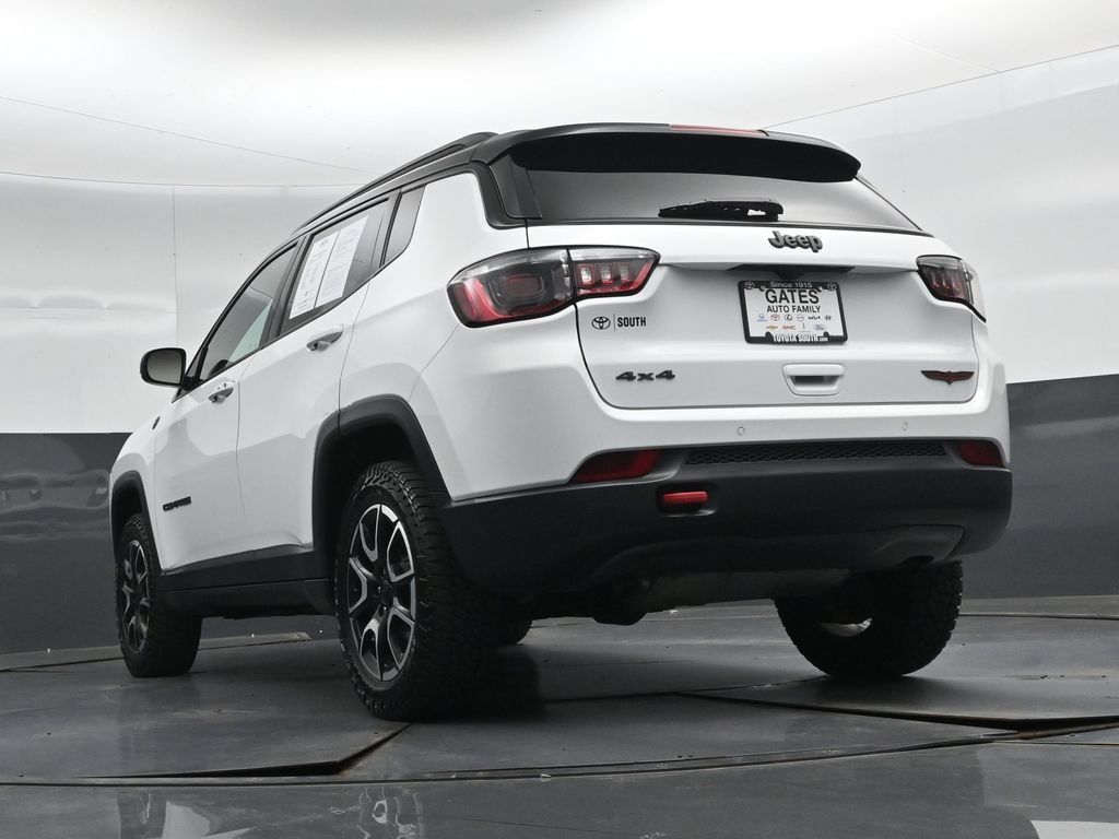 Used 2024 Jeep Compass Trailhawk AWD/4WD image 41