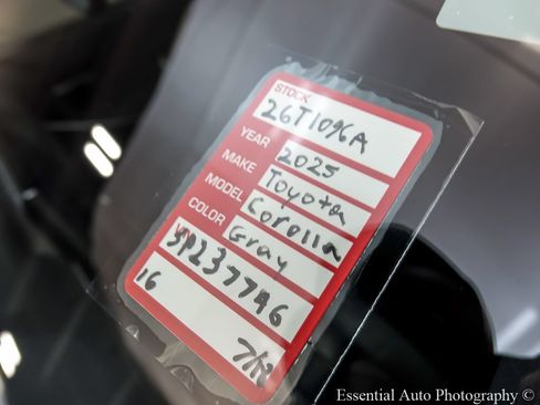Used 2025 Toyota Corolla SE w/ SE Premium Package FWD image 28