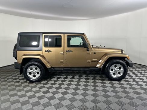 Used 2015 Jeep Wrangler Unlimited Sahara w/ Connectivity Group AWD/4WD image 5