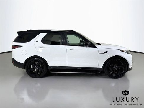 Used 2025 Land Rover Discovery Dynamic SE AWD/4WD image 5