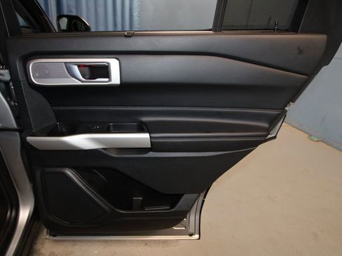 Used 2022 Ford Explorer Limited w/ Equipment Group 301A image 27