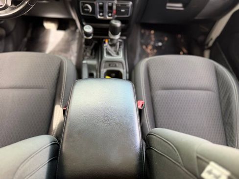 Used 2021 Jeep Wrangler Sport image 49