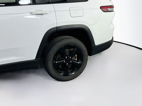 Used 2023 Jeep Grand Cherokee L Limited w/ Black Appearance Package AWD/4WD image 31