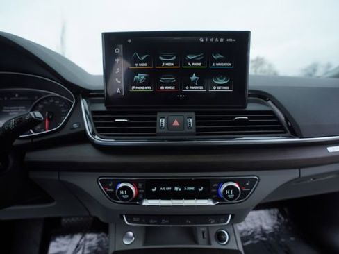 Used 2022 Audi Q5 2.0T Premium w/ Convenience Package image 29