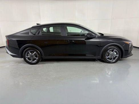 New 2026 Kia K4 LXS image 9