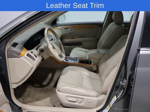 Used 2005 Toyota Avalon XLS image 11