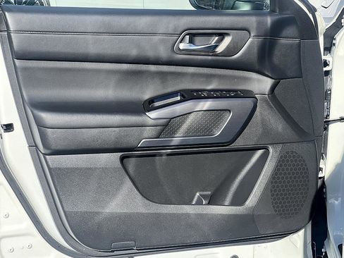 Certified 2023 Nissan Pathfinder SL image 19