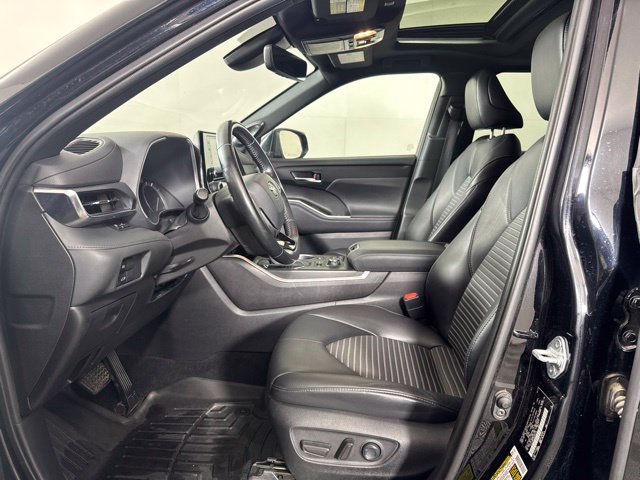 Used 2021 Toyota Highlander XSE AWD/4WD image 11