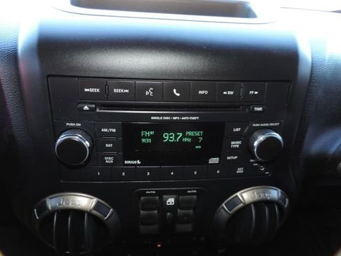 Used 2018 Jeep Wrangler Unlimited Sport AWD/4WD image 25