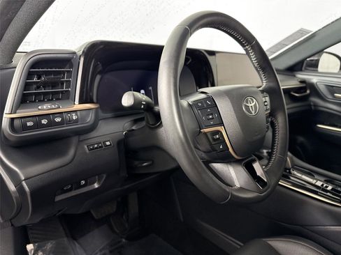 Used 2025 Toyota Crown Signia image 13