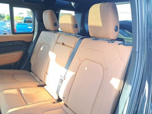Used 2024 Land Rover Defender 110 S image 12