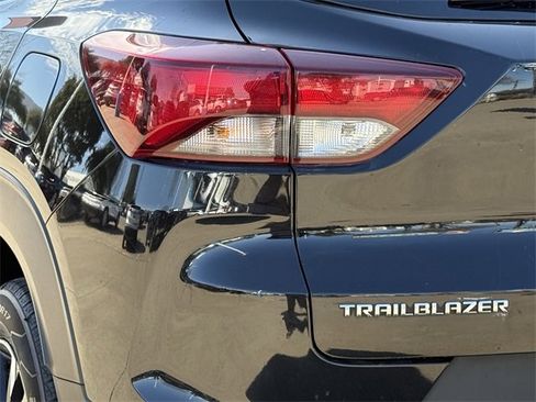 Certified 2023 Chevrolet TrailBlazer LT w/ Convenience Package image 6