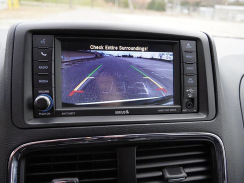 Used 2018 Dodge Grand Caravan SXT image 17