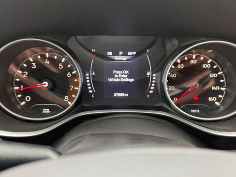Used 2018 Jeep Compass Latitude FWD image 18